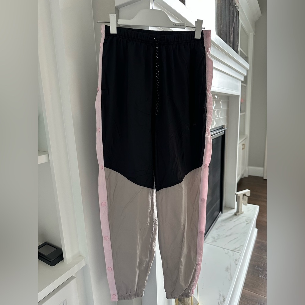Nike wind runner, snap pants